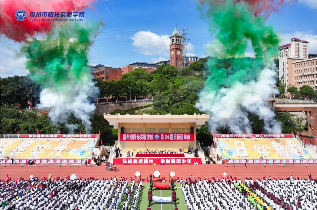 當(dāng)奧運風(fēng)吹進(jìn)校園，這所學(xué)校校運會開幕式很“哇塞”！